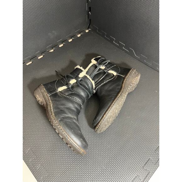 UGG Black Caspia Lace Up Leather Boots Size 9 Womens - Picture 4 of 8